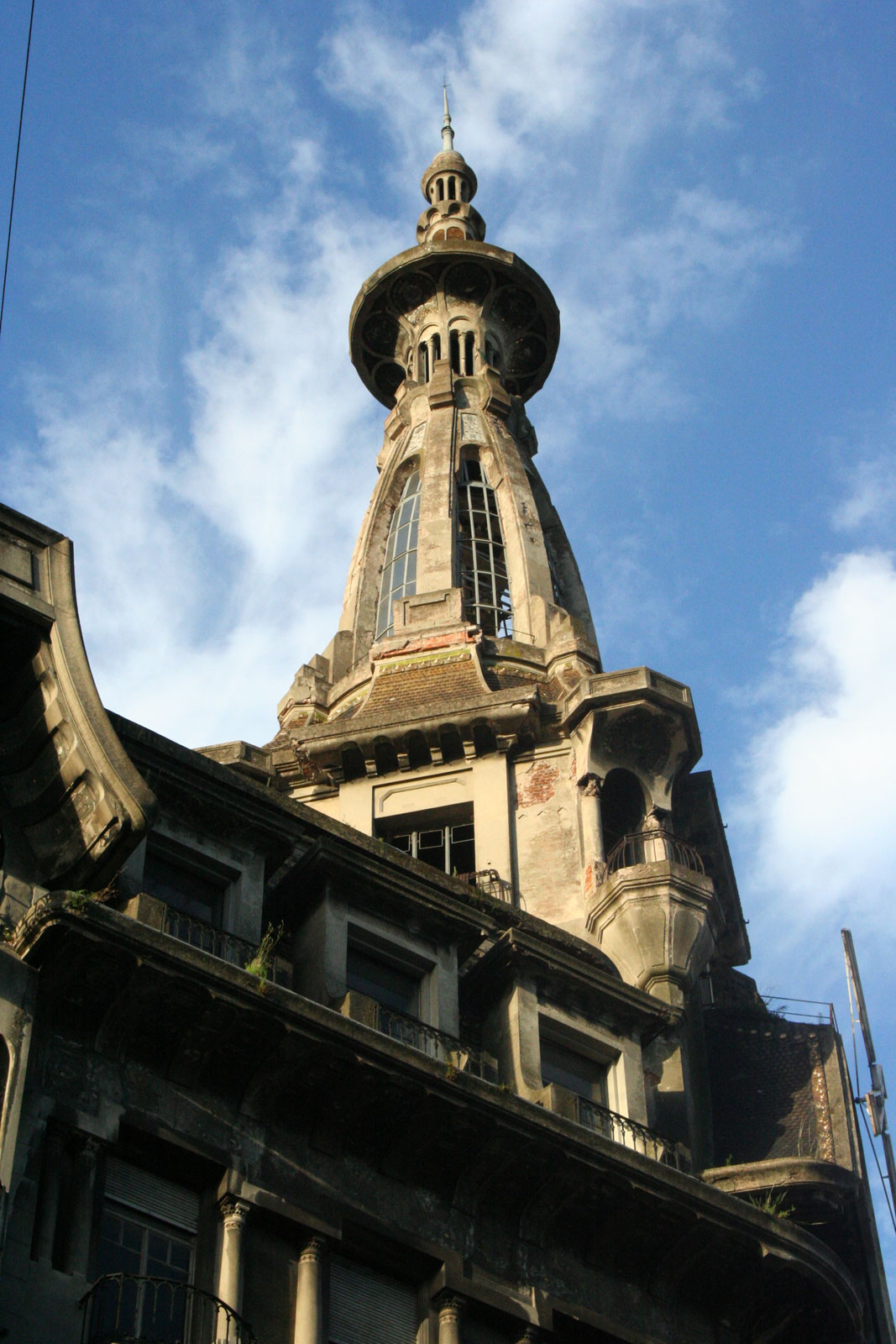 Amazing Art Nouveau Windmill building in Buenos Aires (Confitería Del Molino)